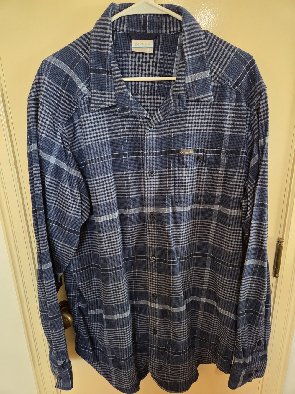 Columbia Men’s Size XL Blue Plaid Long-Sleeve Button-Up Shirt